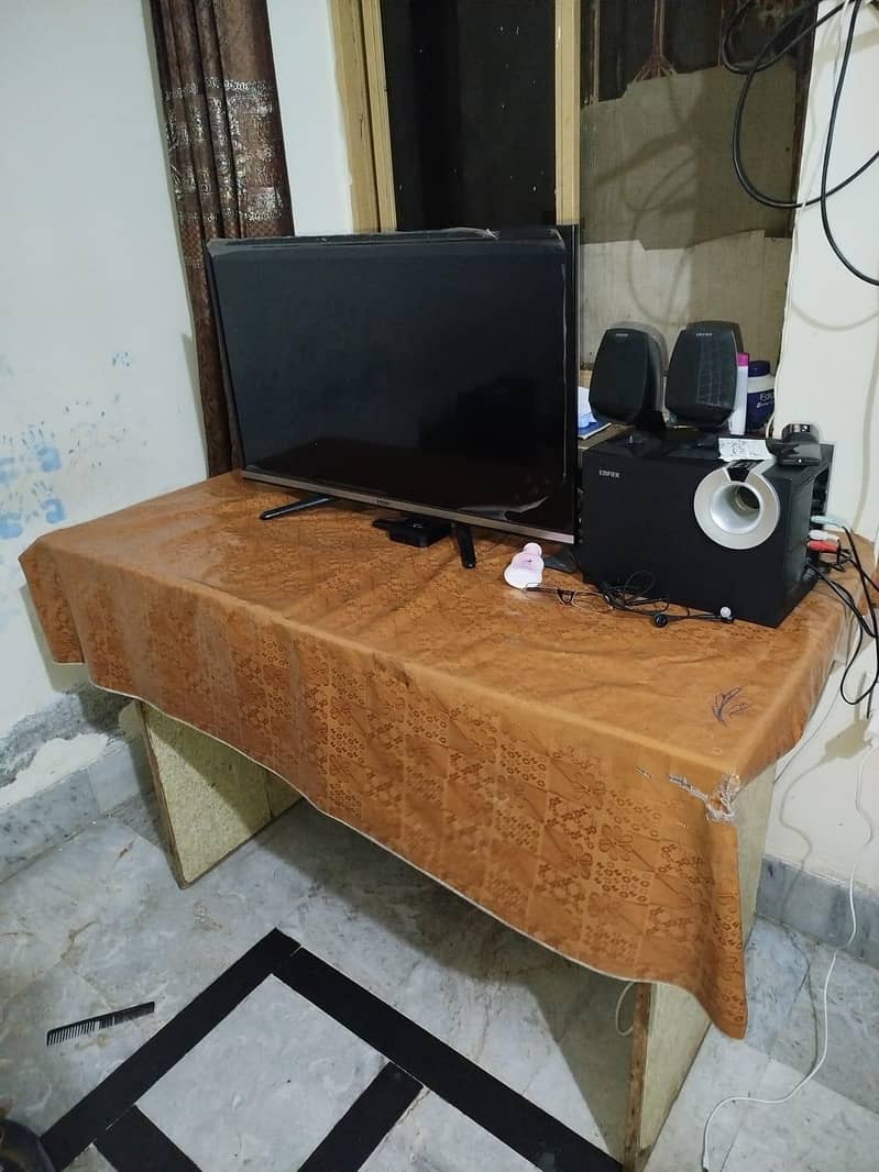 Table for Lcd/Ironing 1
