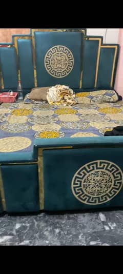 sell bed set dressing table  2 saitable