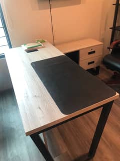 New Executive table two weeks used