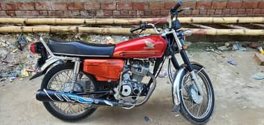 Honda 125 self start  urgentl sale original condition