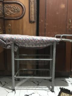 iron stand 10/10 condition no damage urgent sale