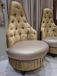 NEW LIKE CHAIRS AND PUFFY SET