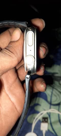 smart watch urjent sale kerni hai  serious bnde he msg karen