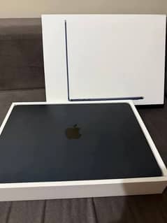 Apple MacBook air m2 chip 2022 with full box for sale me