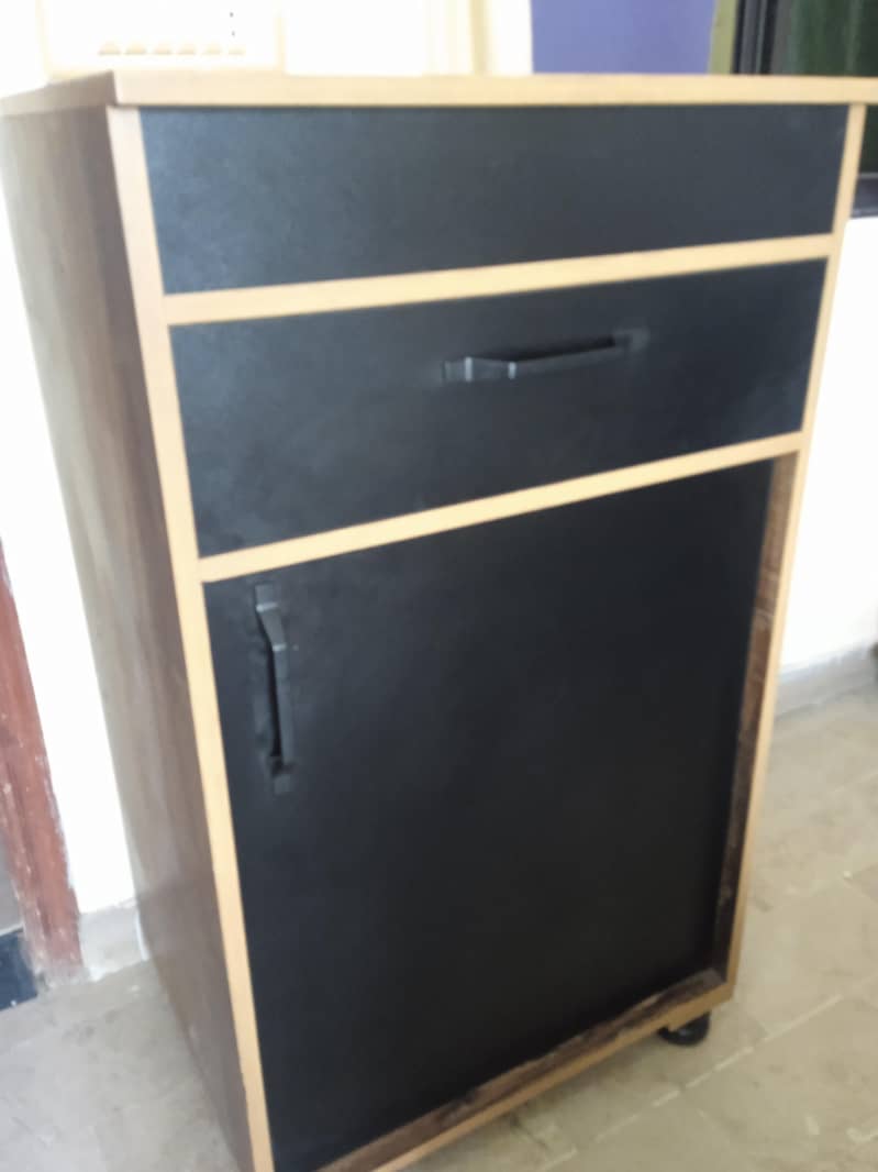 Computer table with side cupboard 5