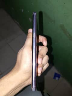 5.8-inch Quad HD +Super AMOLED Display  . 1440 ×2960 Pixels Resolution