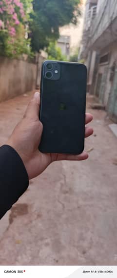 IPHONE 11 128 GB LUSH CONDITION NO SCRATCH