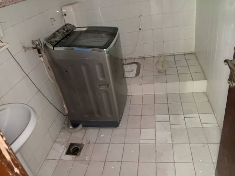 UPPER PORTION AVAILABLE FOR RENT IN RAVI BLOCK 5