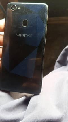 Oppo F7 4/64 Exchange possible