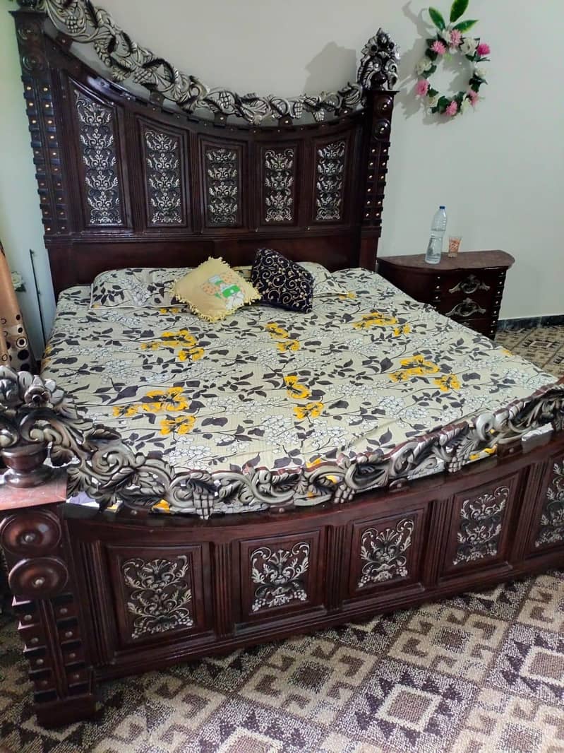 Bedset with 2 side table and one  dressing table 0