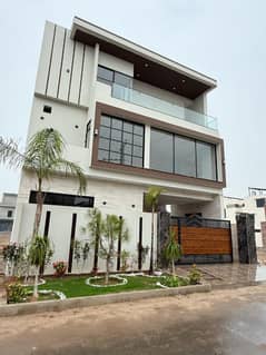 Brand new 7.50 Marla triple story modern house for sale buch villas multan.
