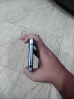 Aquos r2