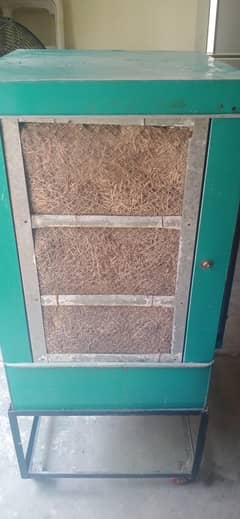 1 sal use huwa hy  with stand