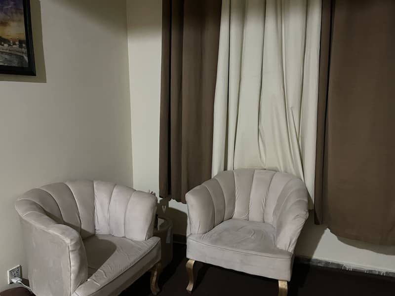 Sofa set- includes 3 sofa’s and 1 table 0
