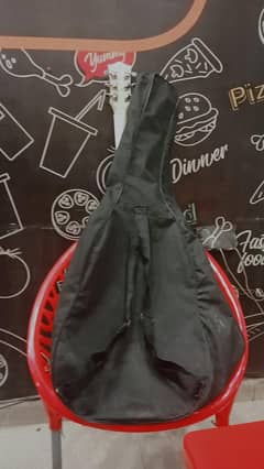 Caesar company ka guitar hai