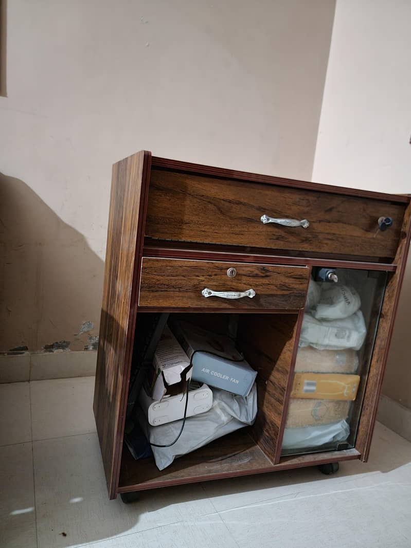 computer & leptop table condition 10/10 1