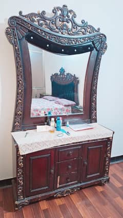 DressDressing Table