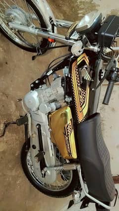 HONDA 125 2025 SELFSTART GOLD BLACK