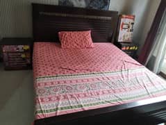Bed set with side table