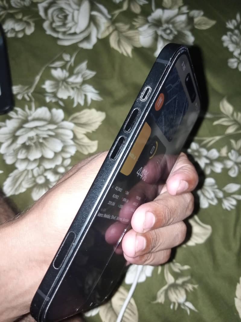 iphone 15 10/10 Condition not a single scratch 3
