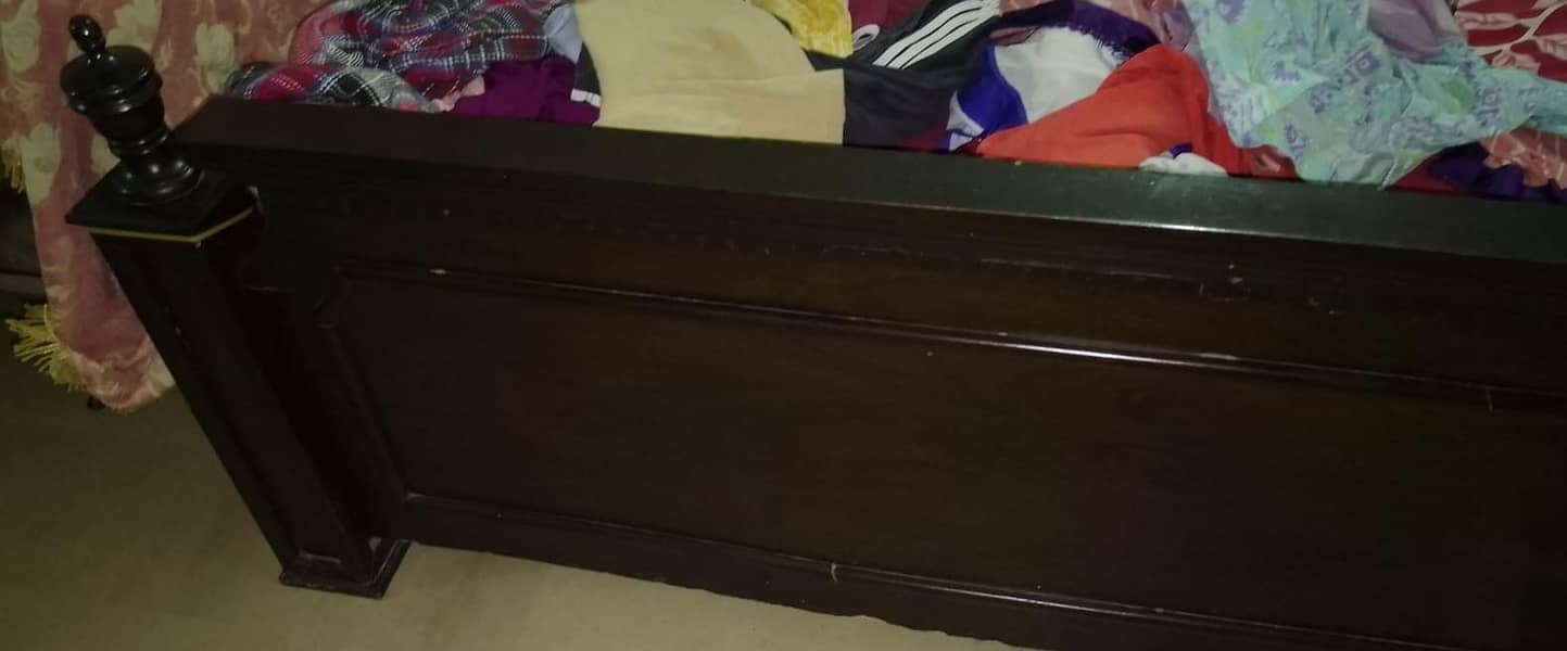 bed set ( two side tables n mirror frame 1
