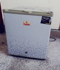 Single Door Mini Fridge with freezer