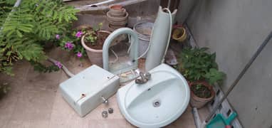 wash basin with accessories