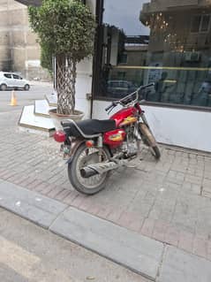 Honda 125 urgent sell 0301-8337845
