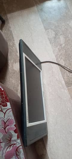 lcd tv hay Samsung