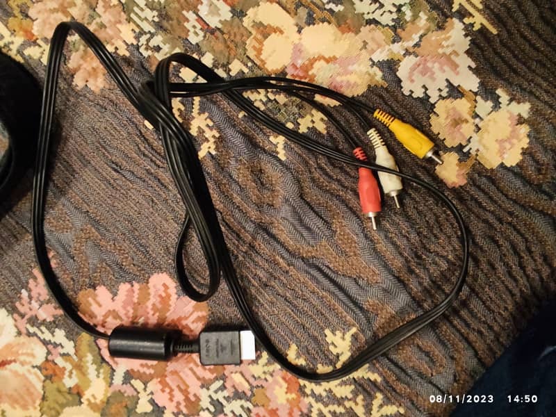 Playstation 2 (included: bag, 1 game, card, 1 controller, dany device) 9