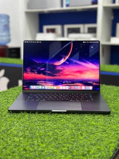 MacBook Pro M3 Pro 16inch 18gb ram 512gb 22 cycles 10/10 condition