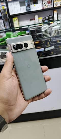 pixel 7 pro . condition 10/8 glass damege miner dott