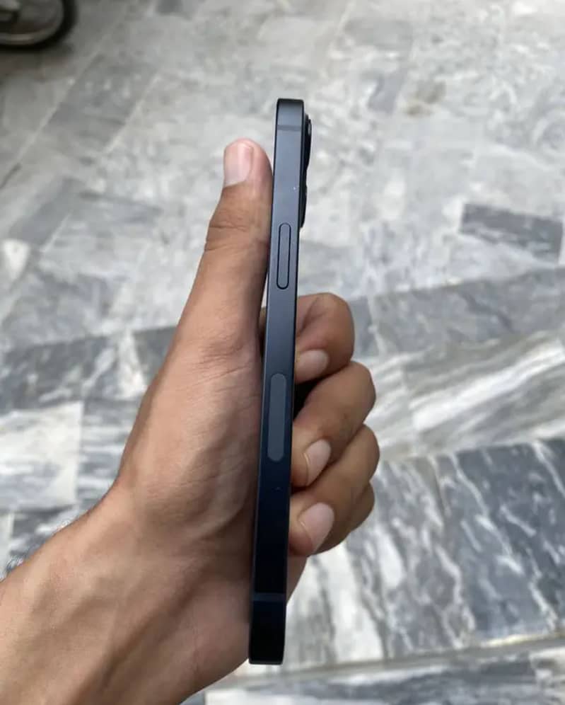I phone 13 back and pennal Change No part message exchange possible 2