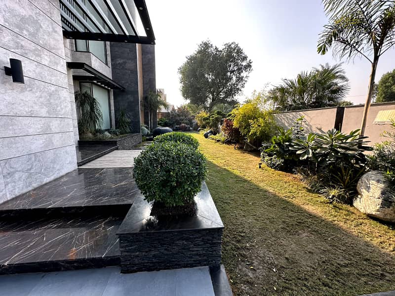 2 Kanal Elegant And Fully Maintained Super Hot Located Bungalow Is Available For Sale In The Best Block Of DHA Phase 5 Block A Lahore. 21