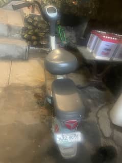 Urgent Sale – Yadea Electric Scooty – Eco-Friendly Ride – Fully Workin