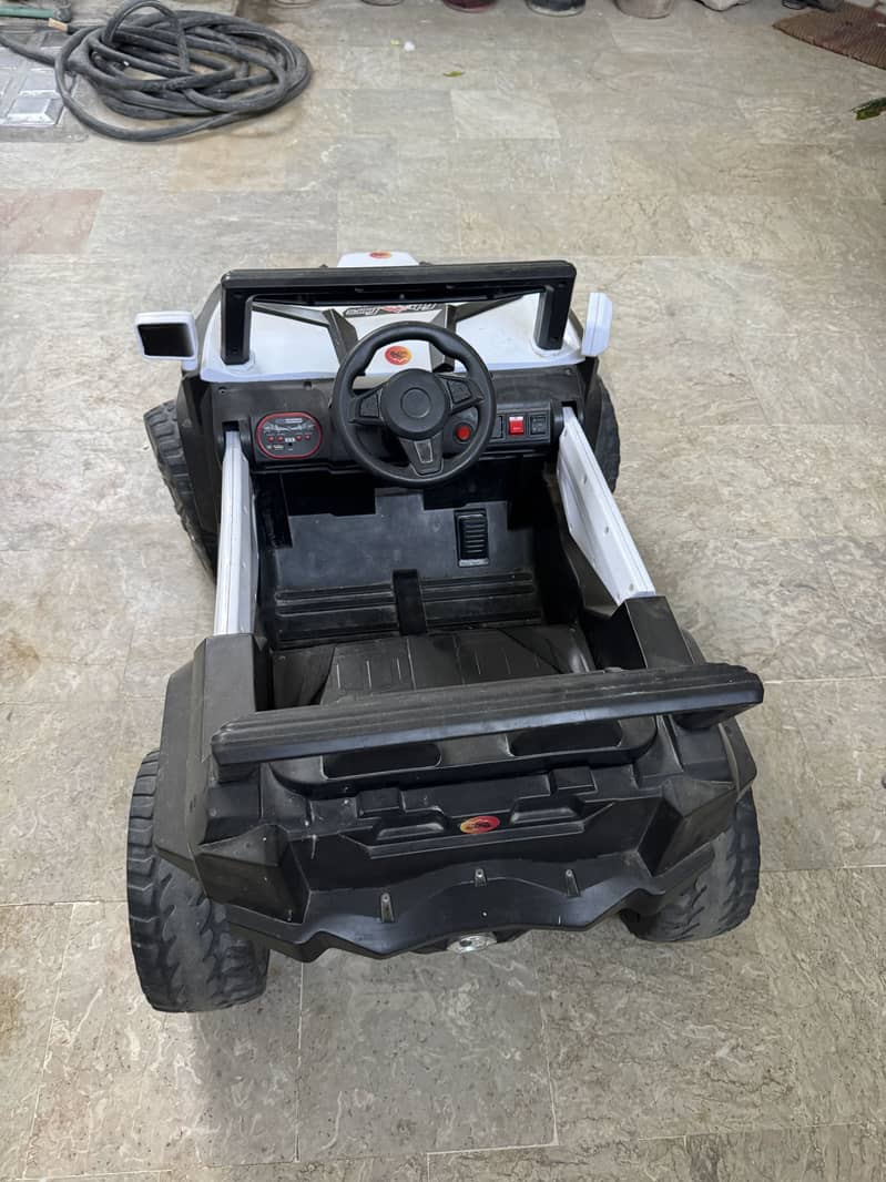 Car with remote and can drive by it self 0