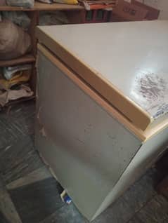 Dawlance deep freezer