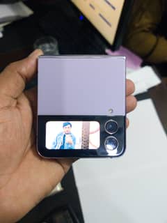 Samsung Galaxy Z Flip 4
