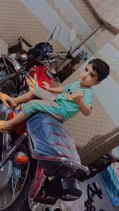 Honda 125 acchi condition 10 by 10 condition thoda sa use behtarin