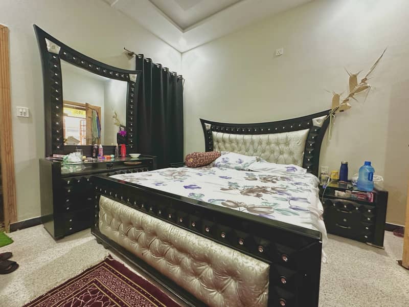 King Size Bed with 2 side tables and Dressing table 0