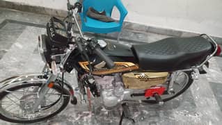 Honda 125 gold edition self start black condition 10/10
