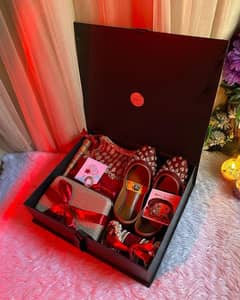 Customize Gift Boxes, Baskets and bouquets