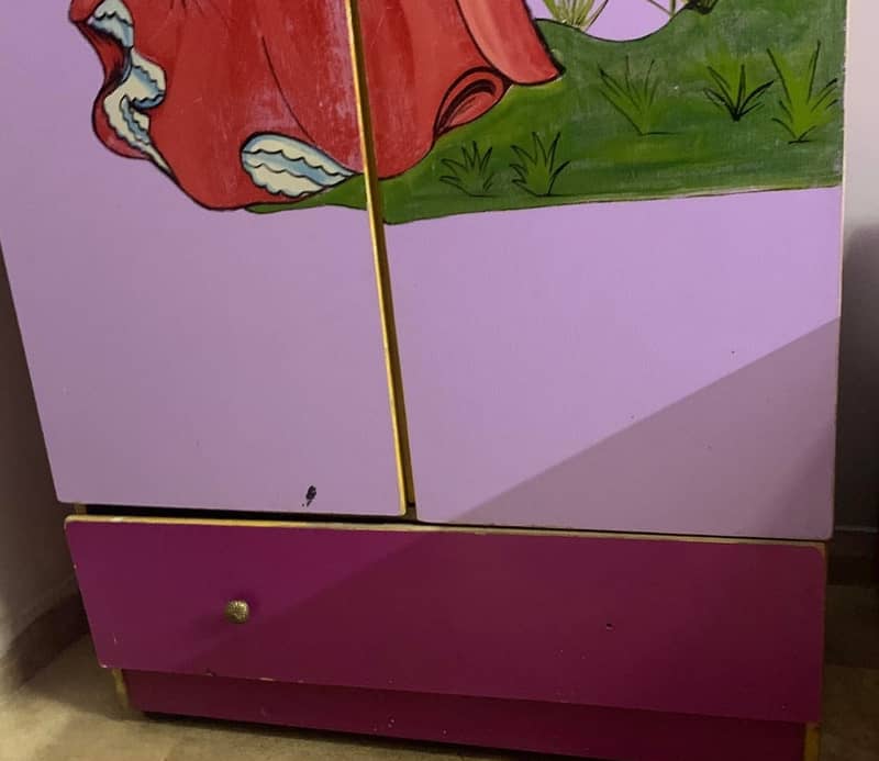 Cinderella bunk set with matching dressing table and cupboard 7