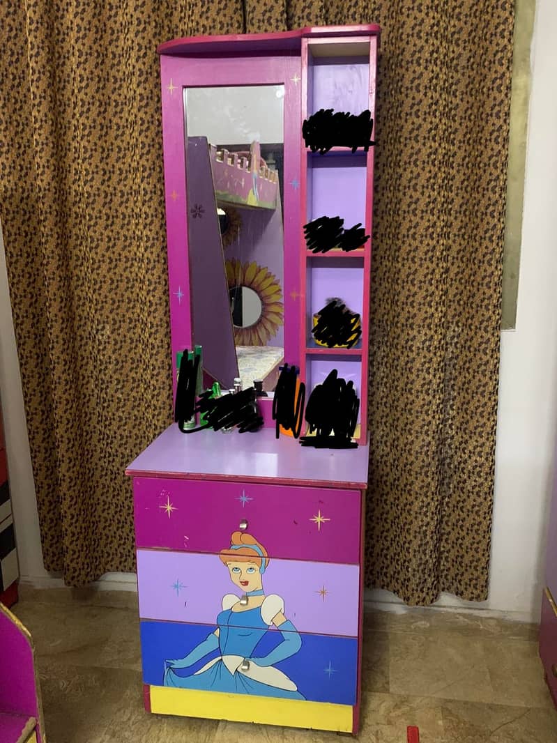 Cinderella bunk set with matching dressing table and cupboard 11