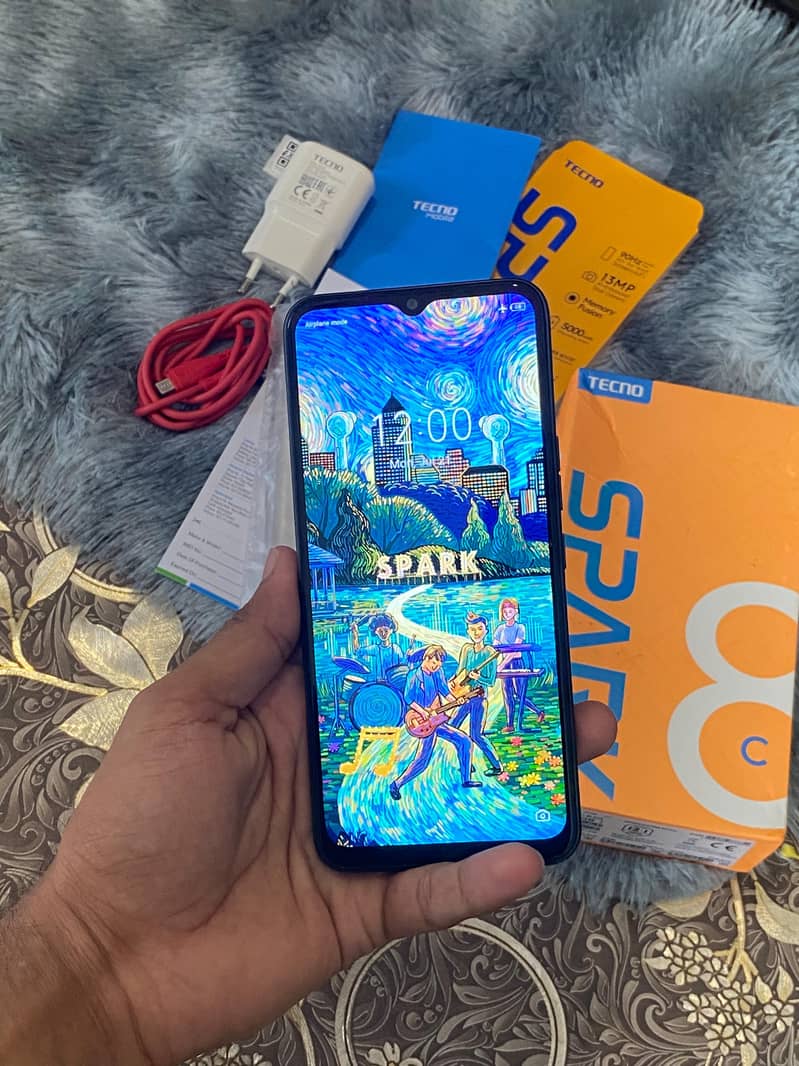 Tecno Spark 8c with box or original charger 2