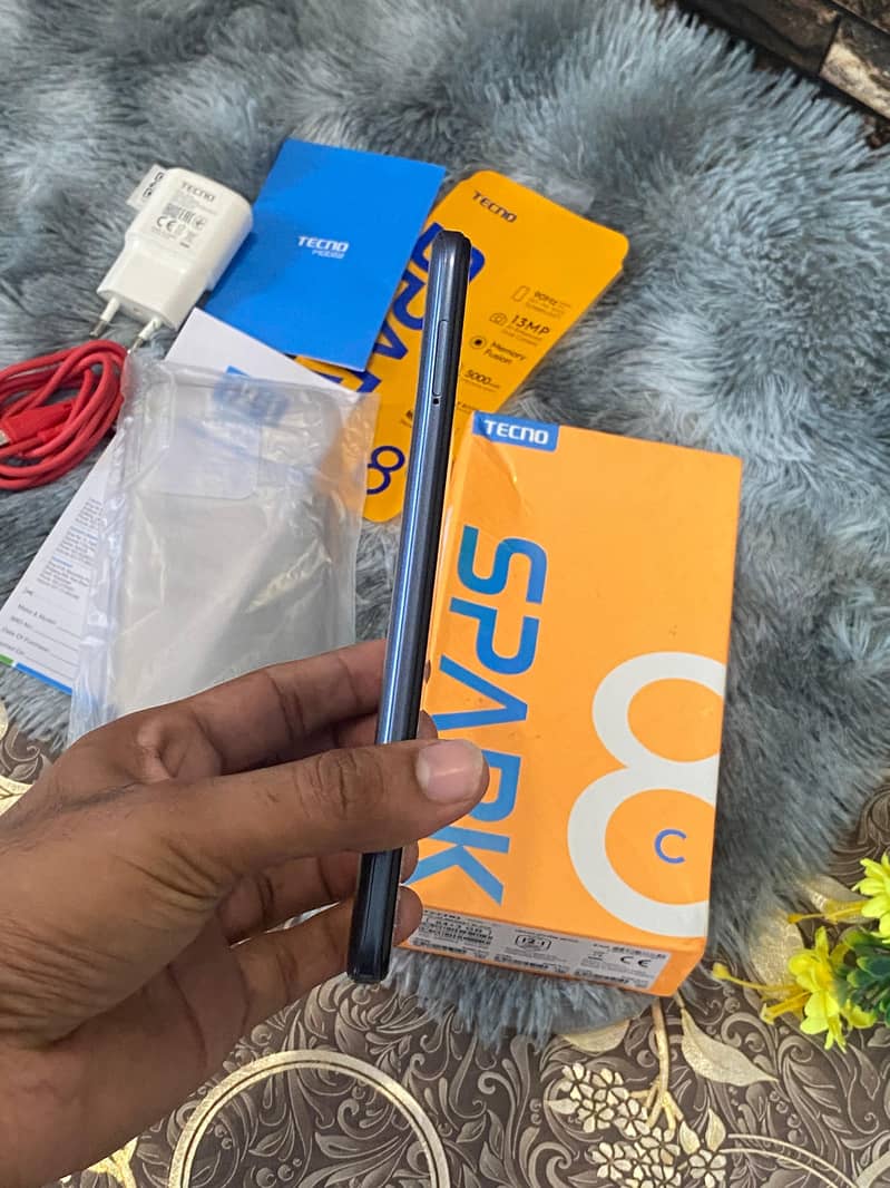 Tecno Spark 8c with box or original charger 6