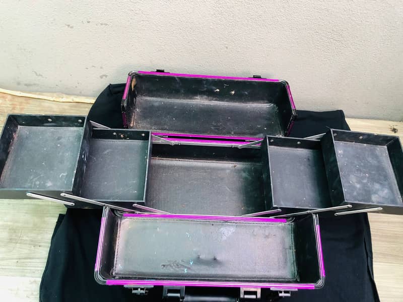 imported makeup box 4