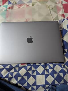 MacBook m2 pro 2022 13.3 inches