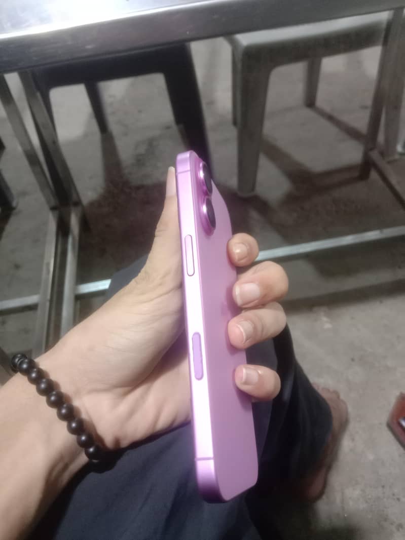 iPhone 16 regular with box 128 gb 10 by 10 condition pink color 1