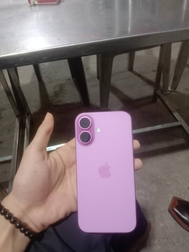 iPhone 16 regular with box 128 gb 10 by 10 condition pink color 5